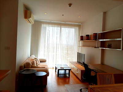 Condos for rent : High Floor, Skyline View! Massive 1-BR at Villa Ratchathewi near BTS Phayathai