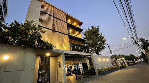 Prime Property For Sale] 1,400+ sq.m. Building in Sukhumvit 71 – Ideal for Aesthetic Clinic & Home Office Ref no. 00160846