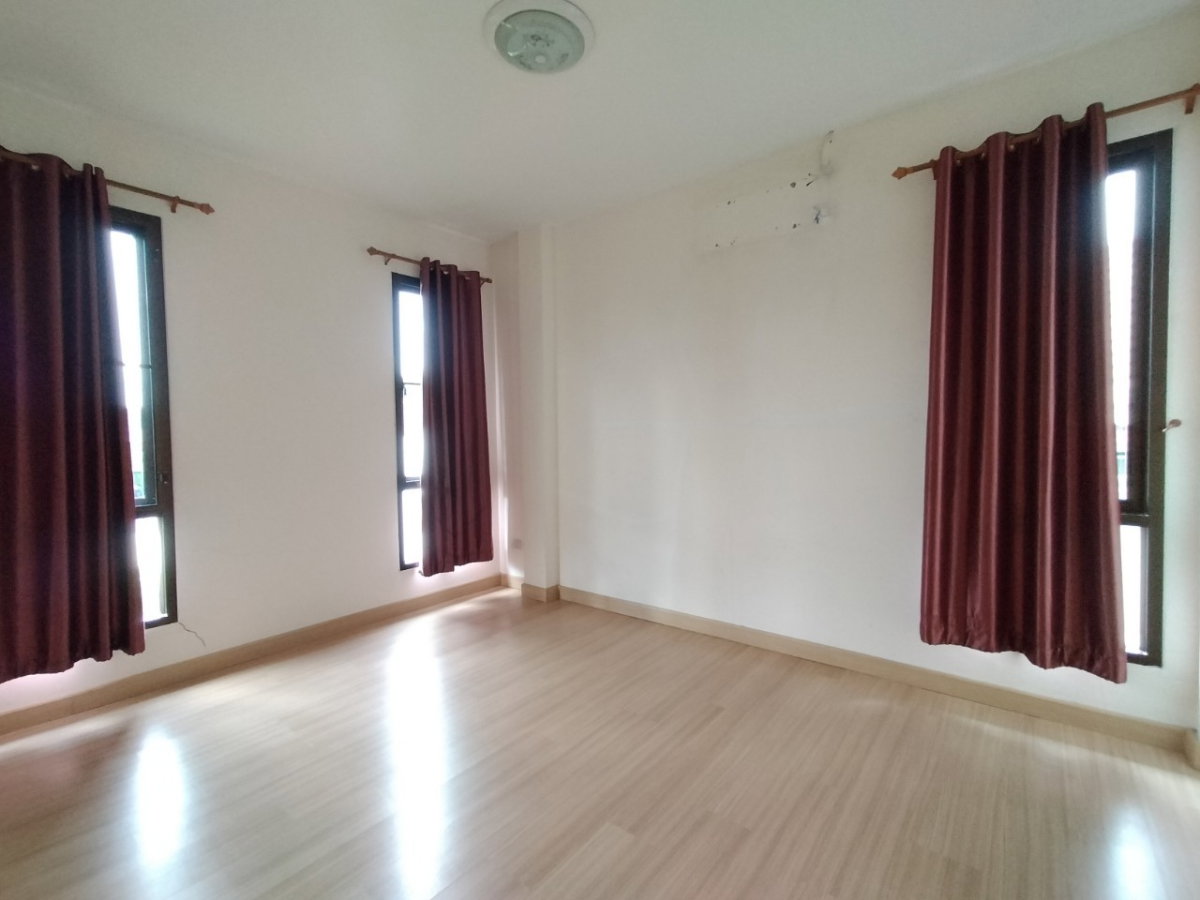 picture For Sale | 2-Storey Detached House  - 8/26