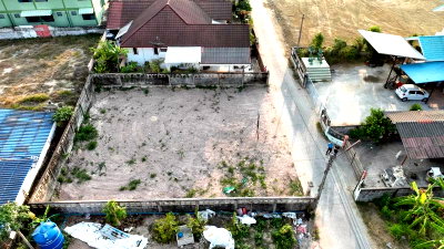 Land for sale Si Racha Chonburi : Beautiful land for sale in Nong Yai Bu, Sriracha. Excellent location, ideal for building a house.