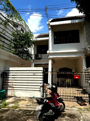 Townhouses for sale Bangna Commercial College : Sale Townhouse Sukhumvit Garden City Sukhumvit79 GH262