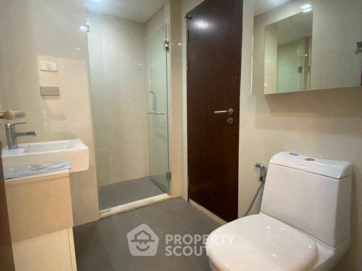 picture High-Floor 1-BR 52 Sqm At Le Luk Condominium, 200m to BTS Phra Khanong (ID 3069710) - 6/10