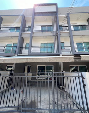 3-story townhome, Baan Klang Muang Suanluang, ready to move in.