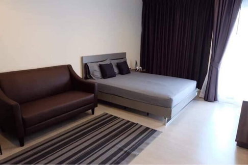 🏙️✨ FOR RENT: Rhythm Sukhumvit 36–38 — MODERN CITY LIVING NEAR BTS THONG LO! 💰 Rental Price: 17,000 THB/month | 📲 Line ID: @condobkk (with @)