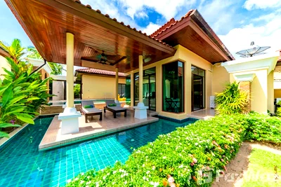 Houses for rent Cherngtalay Witthayakhom School : Expansive 4-Bedroom Garden Villa for Rent - Bang Tao Beach 6566900