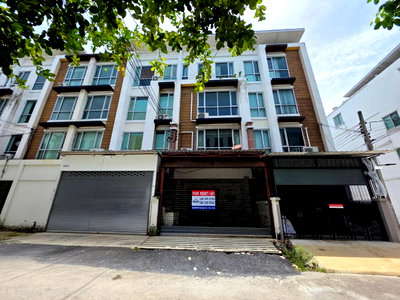 Home office for rent : For rent: 4-story townhome in RK Office Park, Lat Krabang. Prime location near Suvarnabhumi Airport. Suitable for both office and residential use.