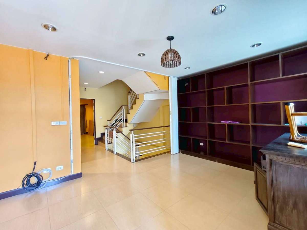 picture 3-story home office, fully decorated and ready to move in; includes air conditioning throughout. - 17/32
