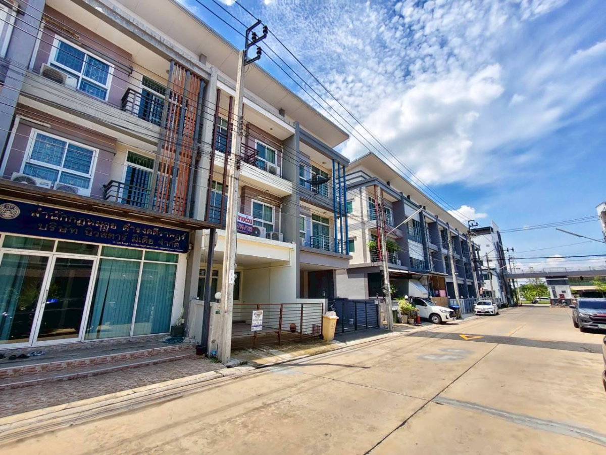 picture 3-story home office, fully decorated and ready to move in; includes air conditioning throughout. - 27/32