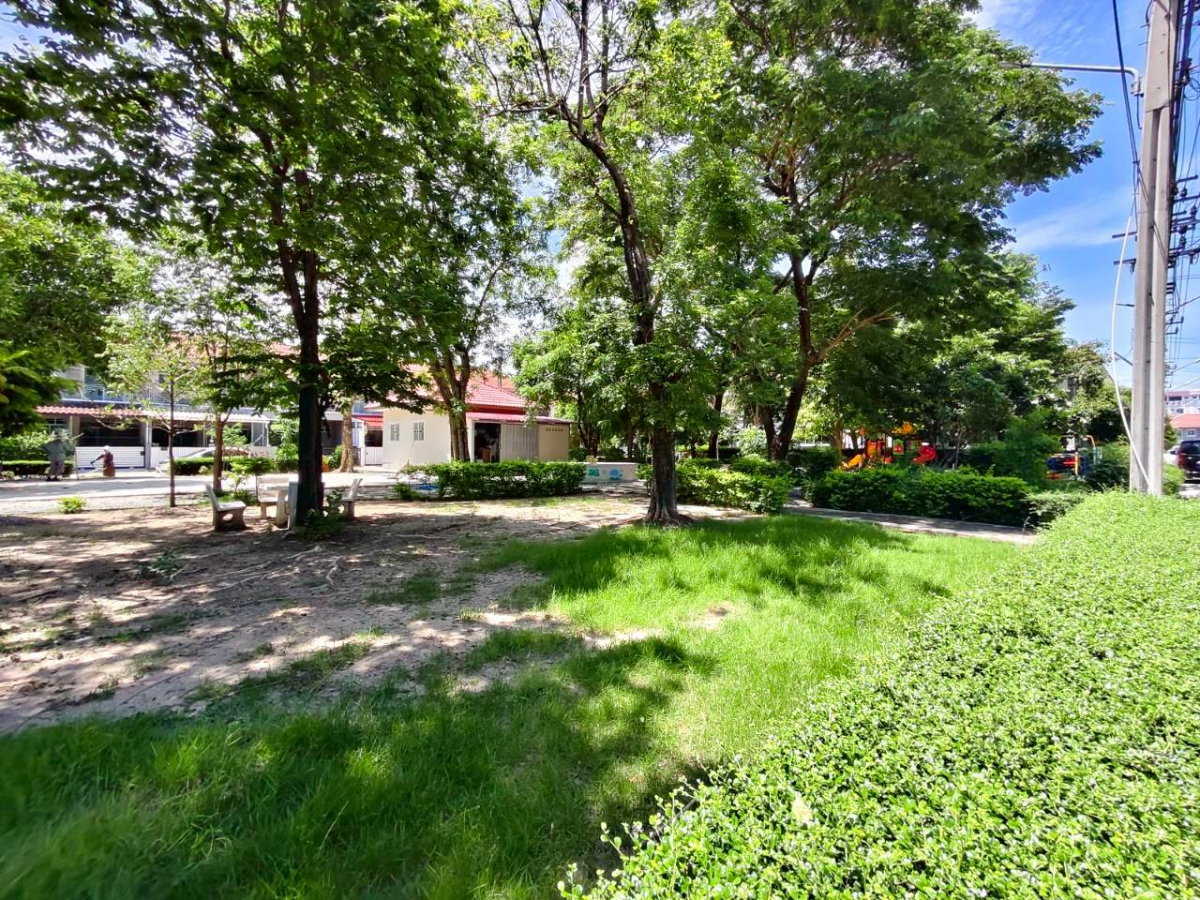 picture 3-story home office, fully decorated and ready to move in; includes air conditioning throughout. - 28/32