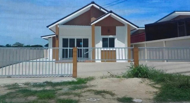 บ้านสร้างใหม่ ราคาถูก กู้ได้เต็ม 100% 55 ตรว. อยู่หนองแฟบ อ.บางเลน จ .นครปฐม