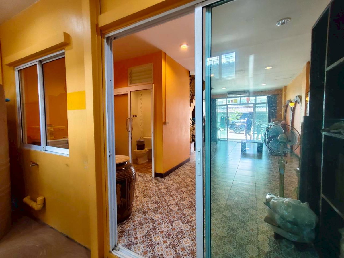 picture 3-story home office, fully decorated and ready to move in; includes air conditioning throughout. - 12/32