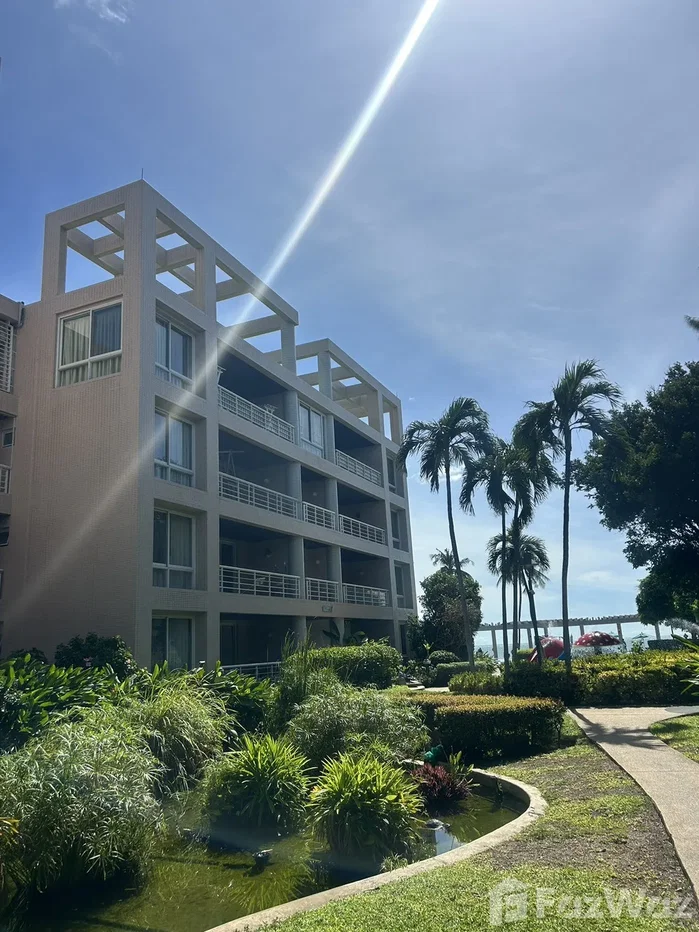 picture Beachfront Corner Unit A Rare Renovation Opportunity 6556402 - 15/18