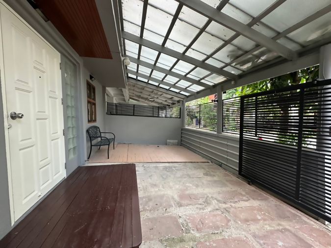 4-bed home office for rent, 230 sqm, 25 sq wah, Baan Lat Dao