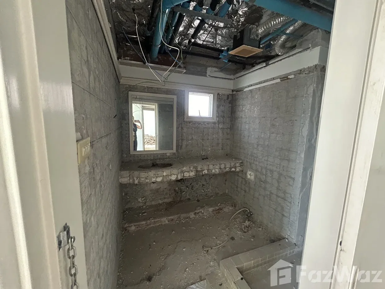 picture Beachfront Corner Unit A Rare Renovation Opportunity 6556402 - 9/18