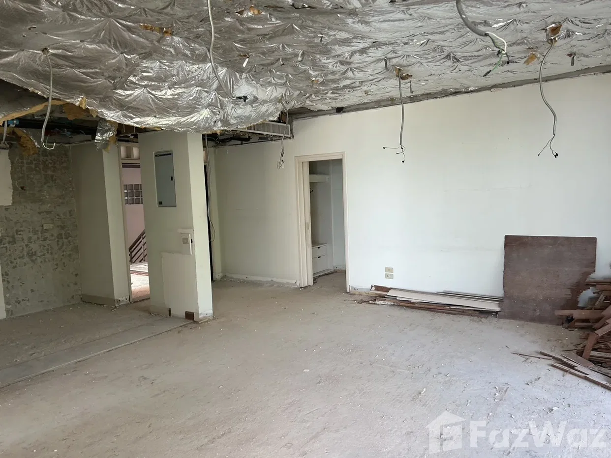 picture Beachfront Corner Unit A Rare Renovation Opportunity 6556402 - 11/18