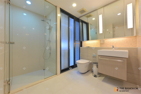 Mode Sukhumvit 61 Comfortable and Ready to Move-in near BTS Ekkamai