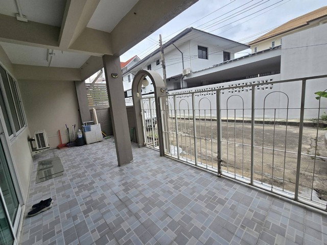 รูป ให้เช่า ทาวน์เฮาส์2ชั้น 28 ตรว. ถนนประชาชื่น เลียบคลองประปา ใกล้แยกประชานุกูล - รูปที่ 2/8