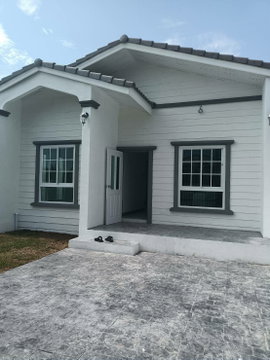 Single-story detached house, 3 bedrooms, 2 bathrooms.