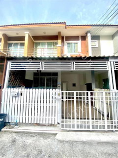 For Sale! Townhouse 💰🏡 Phanason Villa Lumlukka-Klong 4 – 3 bedrooms, 2 bathrooms 🚗 Convenient location near the expressway.