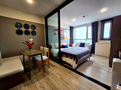 Condos for rent : PFD-08765 Condo for rent XT Huai Khwang, fully furnished, ready to move in. Location next to the BTS, near MRT Huai Khwang, only 75 meters 🏙️✨