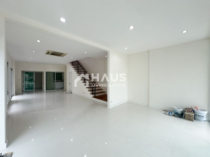 3-bed townhouse for sale, 200 sqm, 37.6 sq wah, Vista Park Viphavadi