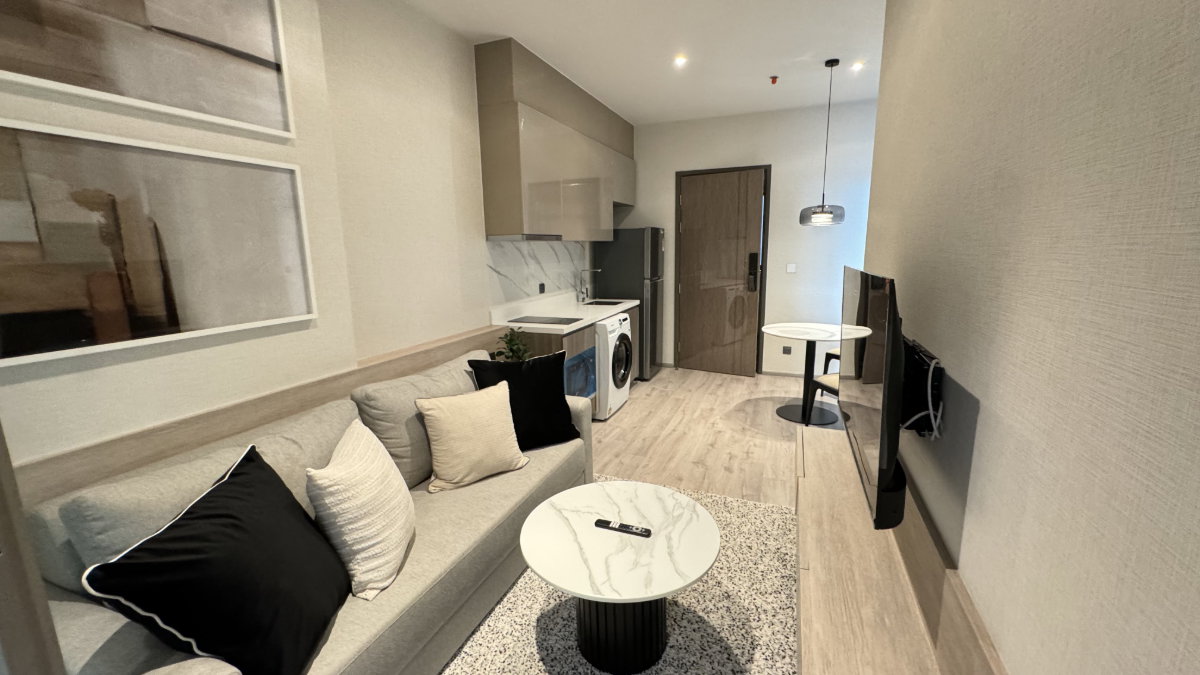รูป Condo for RENT : Rhythm Ekamai Estate   𝐒𝐢𝐳𝐞 : 42 sqm.  1 Bed 2 Bath /City view  𝐅𝐥𝐨𝐨𝐫 : 37th  ✅Fully furnished - รูปที่ 3/15