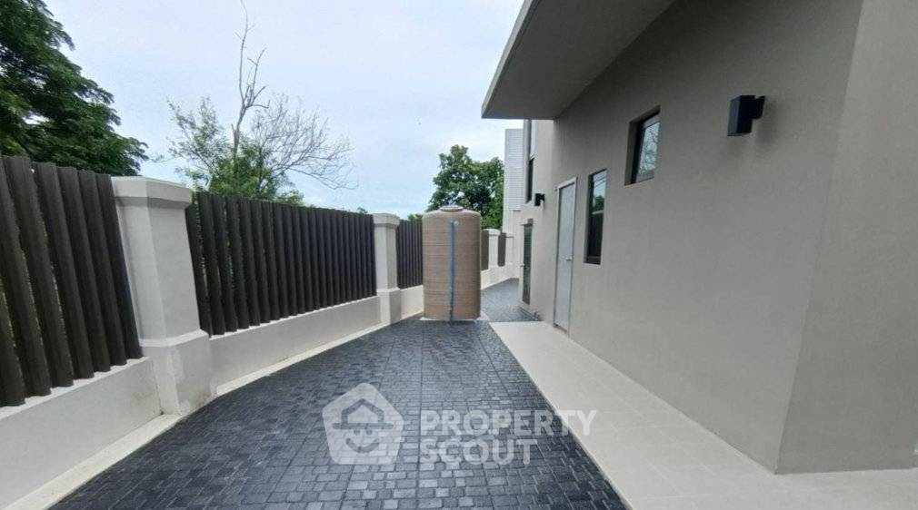 รูป บ้าน 3-ห้องนอน ที่ เอคิว อาร์เบอร์ สวนหลวง ร.9-พัฒนาการ ใน ดอกไม้ (ID 3067479) - รูปที่ 9/29