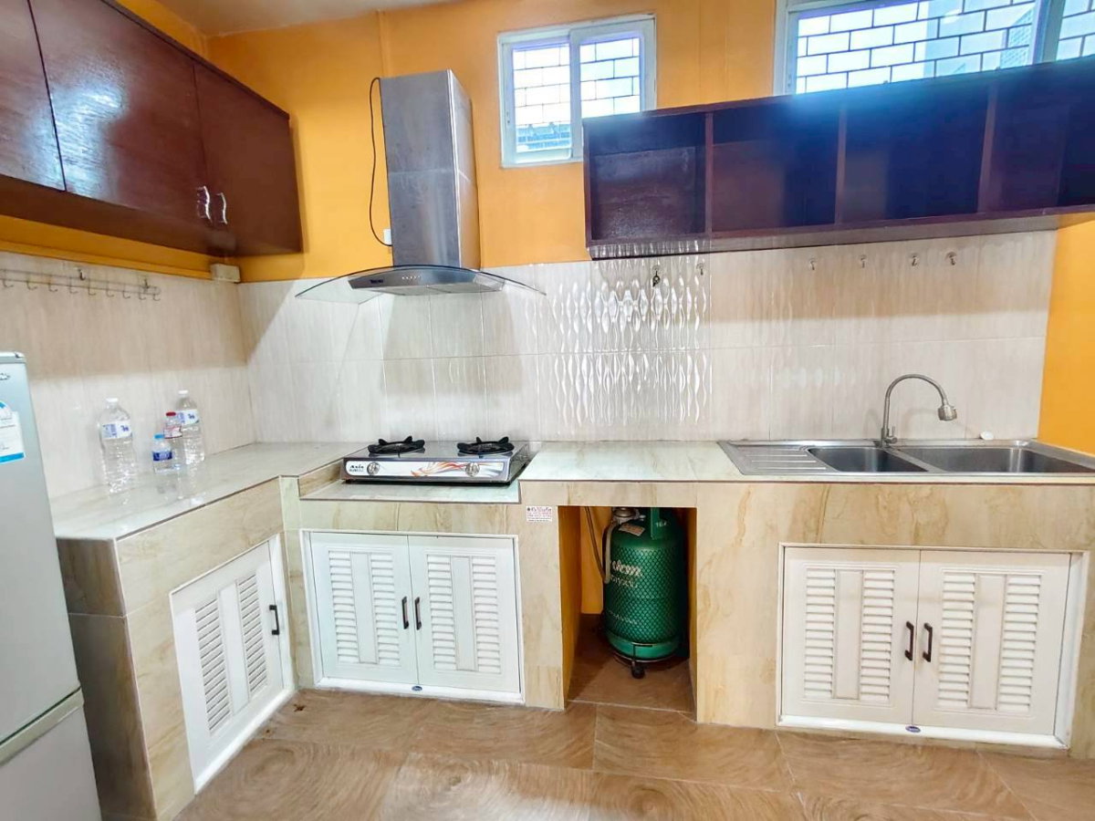 picture 3-story home office, fully decorated and ready to move in; includes air conditioning throughout. - 8/32