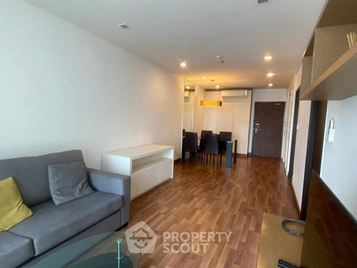 picture High-Floor 1-BR 52 Sqm At Le Luk Condominium, 200m to BTS Phra Khanong (ID 3069710) - 3/10