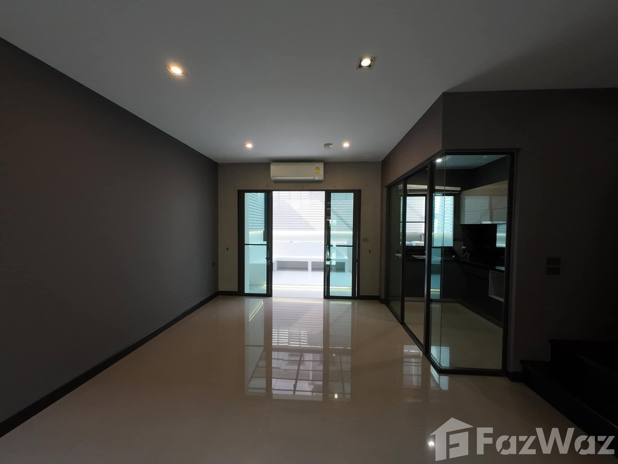 รูป Townhome 3 bedroom at The Landmark Ekamai-Ramindra 1964745 - รูปที่ 5/12