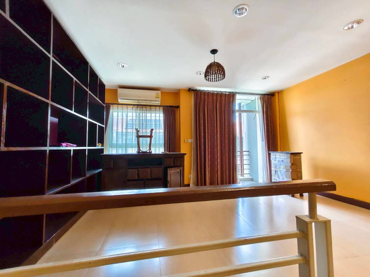picture 3-story home office, fully decorated and ready to move in; includes air conditioning throughout. - 15/32