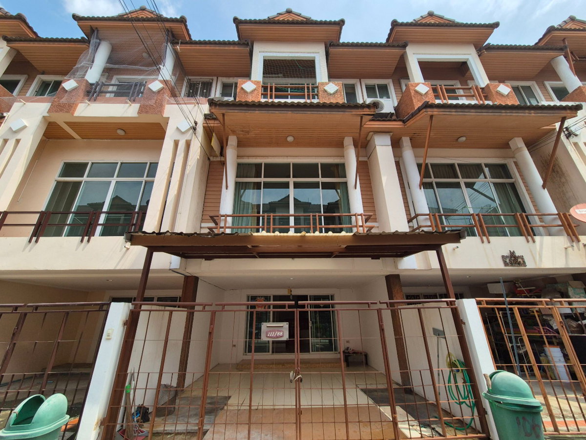 รูป ขายทาวน์โฮม 3 ชั้นครึ่ง หมู่บ้านรินรดา ทำเลดี เดินทางสะดวก - รูปที่ 1/18