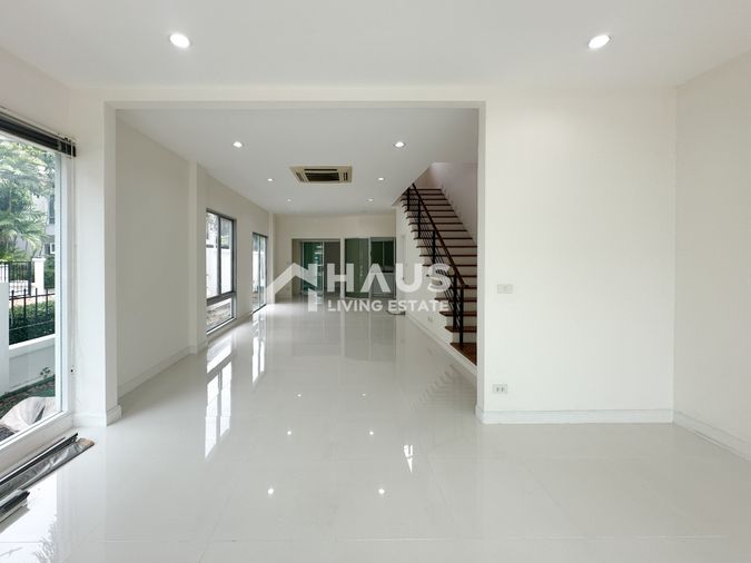 3-bed townhouse for sale, 200 sqm, 37.6 sq wah, Vista Park Viphavadi