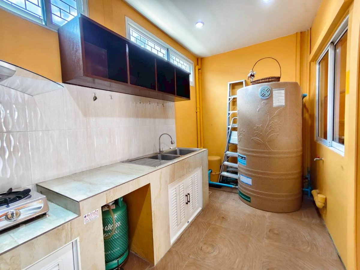 picture 3-story home office, fully decorated and ready to move in; includes air conditioning throughout. - 9/32