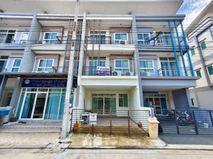 3-story home office, fully decorated and ready to move in; includes air conditioning throughout.