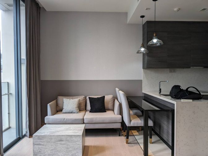 Condo for RENT : The Esse Asoke  𝐒𝐢𝐳𝐞 : 45 sqm. 1 Bed / 1 Bath (Bathtub) / City view  𝐅𝐥𝐨𝐨𝐫 : 25th    ✅ Fully furnished