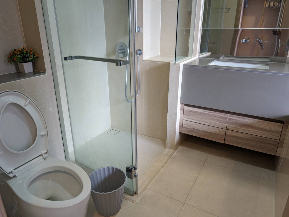 รูป Condo for RENT : The Esse Asoke 𝐒𝐢𝐳𝐞 : 45 sqm. 1 Bed / 1 Bath (Bathtub) / City view 𝐅𝐥𝐨𝐨𝐫 : 25th ✅ Fully furnished - รูปที่ 8/9