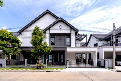 เช่าบ้านเดี่ยว สมุทรปราการ : Centro บางนา (เฟส2) พร้อมเข้าอยู่ พร้อมเฟอร์นิเจอร์และเครื่องใช้ไฟฟ้าครบ