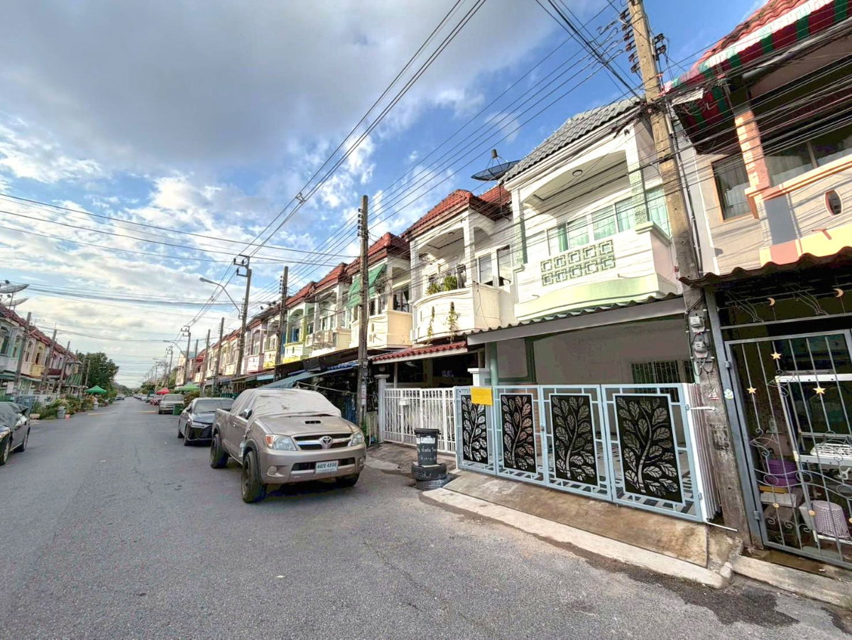 รูป ทาวน์เฮ้าส์ 2 ชั้น หมู่บ้านจินดาทาวน์ คู้บอน 27 แยก 58 ทำเลดี รีโนเวทใหม่ครบพร้อมอยู่ ใกล้รถไฟฟ้า,ทางด่วน - รูปที่ 4/28