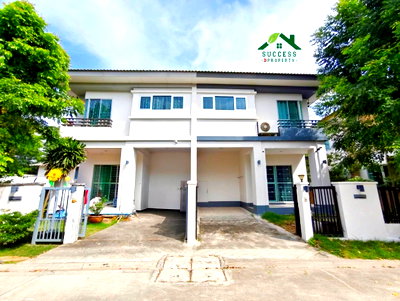 Twin houses for sale Samut Prakarn : house for sale, Atoll Maldives Beach Srinakarin-Outer Ring Road. 39 sq.wah., Near the expressway ring road and the Yellow Line BTS Skytrain.
