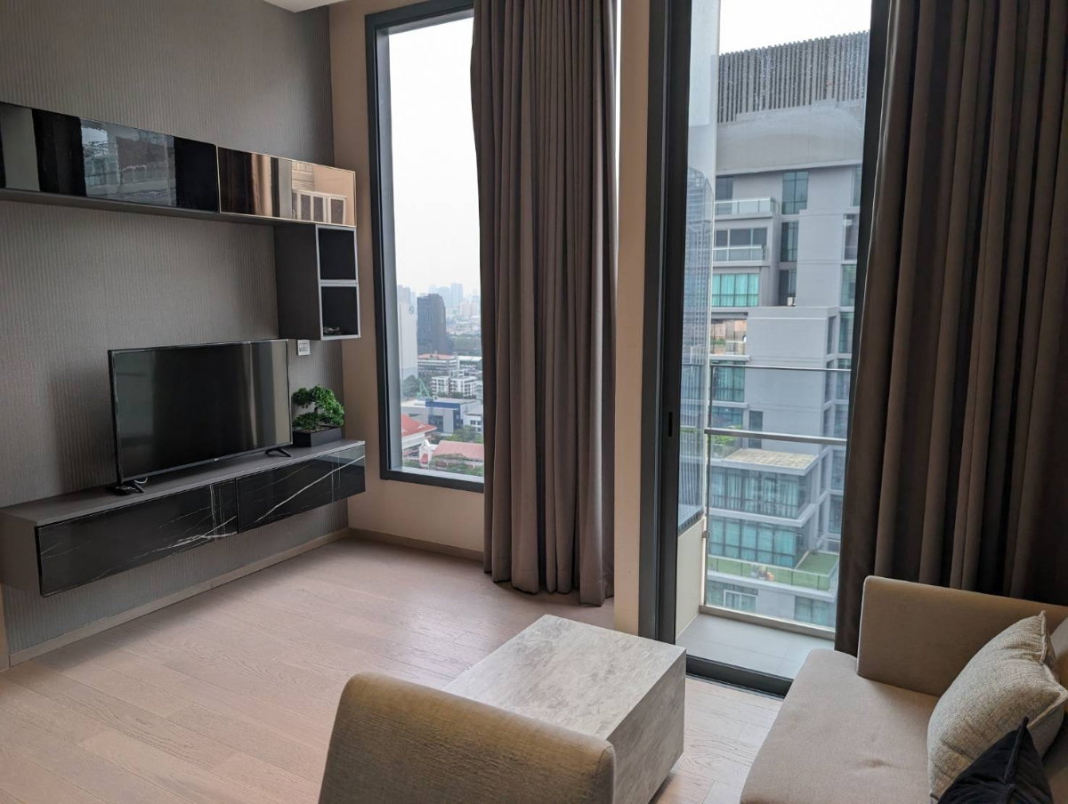 รูป Condo for RENT : The Esse Asoke 𝐒𝐢𝐳𝐞 : 45 sqm. 1 Bed / 1 Bath (Bathtub) / City view 𝐅𝐥𝐨𝐨𝐫 : 25th ✅ Fully furnished - รูปที่ 2/9