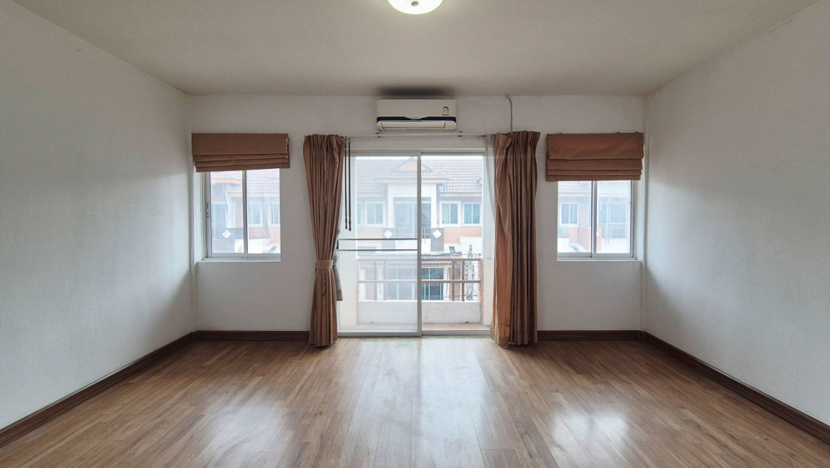 รูป ขายทาวน์โฮม 3 ชั้นครึ่ง หมู่บ้านรินรดา ทำเลดี เดินทางสะดวก - รูปที่ 8/18