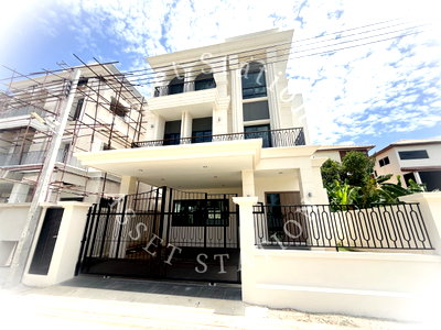 บ้านเดี่ยว สวนสมเด็จพระนางเจ้าสิริกิติ์ฯ : ขาย🏡🪞บ้านเดี่ยว 4 ห้องนอน  St.Moritz Bang Sue หมู่บ้านหรู ใกล้  MRT 🚊สถานีเตาปูน