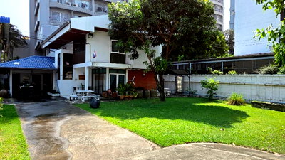 บ้านเดี่ยว โกลเด้น เพลส พระราม 9 : บ้านพร้อมที่ดินแปลงใหญ่ ใกล้รถไฟฟ้าสายสีเหลือง