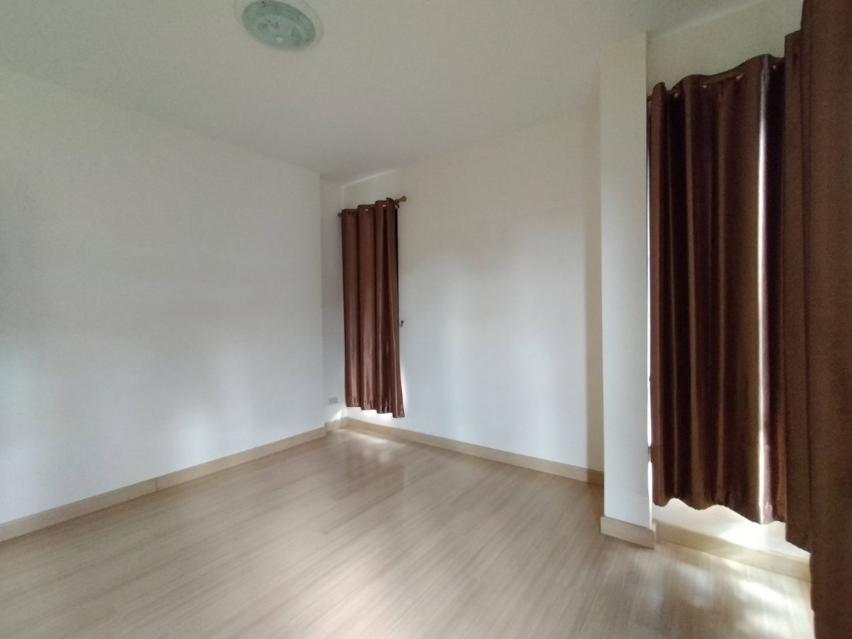 picture For Sale | 2-Storey Detached House  - 10/26