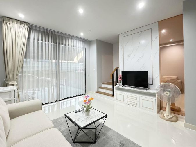 ให้เช่าทาวน์โฮม 3 ห้องนอน 18 ตร.ว. บ้านกลางเมือง พระราม 9 - กรุงเทพกรีฑา