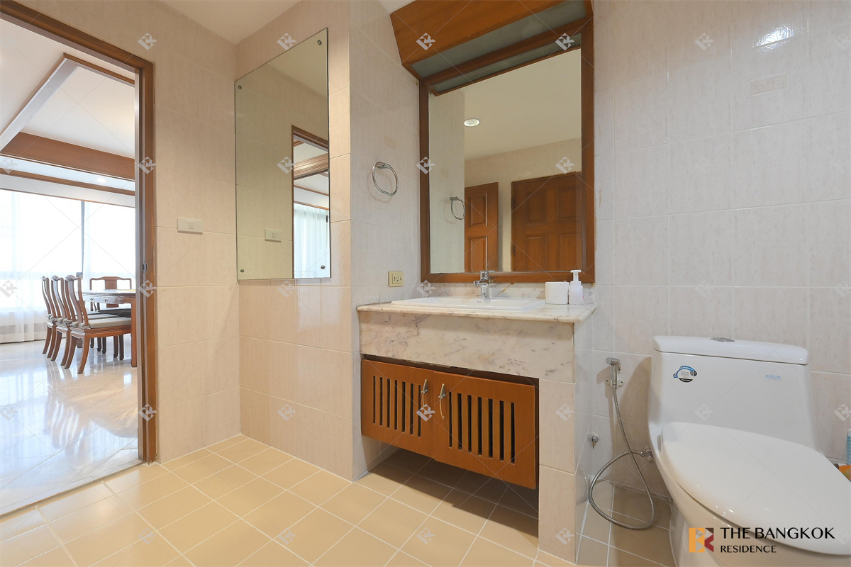picture Easy Travel, Fully Utilized Space Ruamsuk Condominium - 7/10