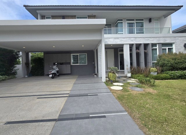 FOR RENT HOUSE PROPERTY 100000 BAHT per MONTH