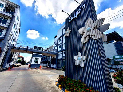 Home office for sale Bangkok : 3-story home office, fully decorated and ready to move in; includes air conditioning throughout.
