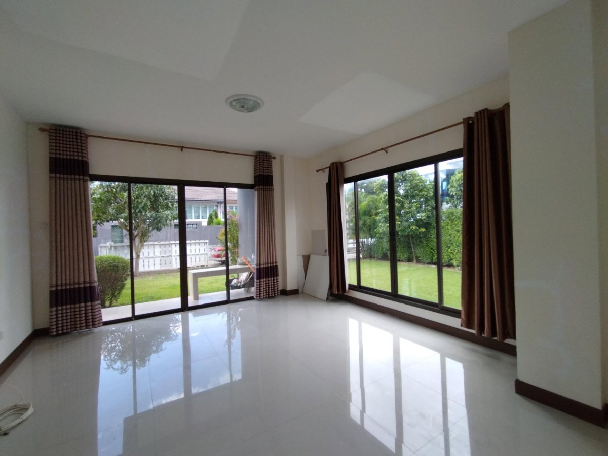 picture For Sale | 2-Storey Detached House  - 11/26
